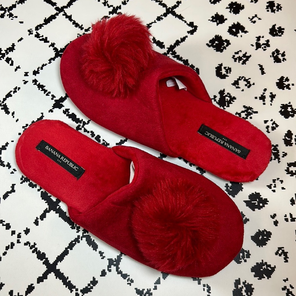 BANANA REPUBLIC Red Slippers - Size Small - could fit US Size 7 to Size 8 - EUC